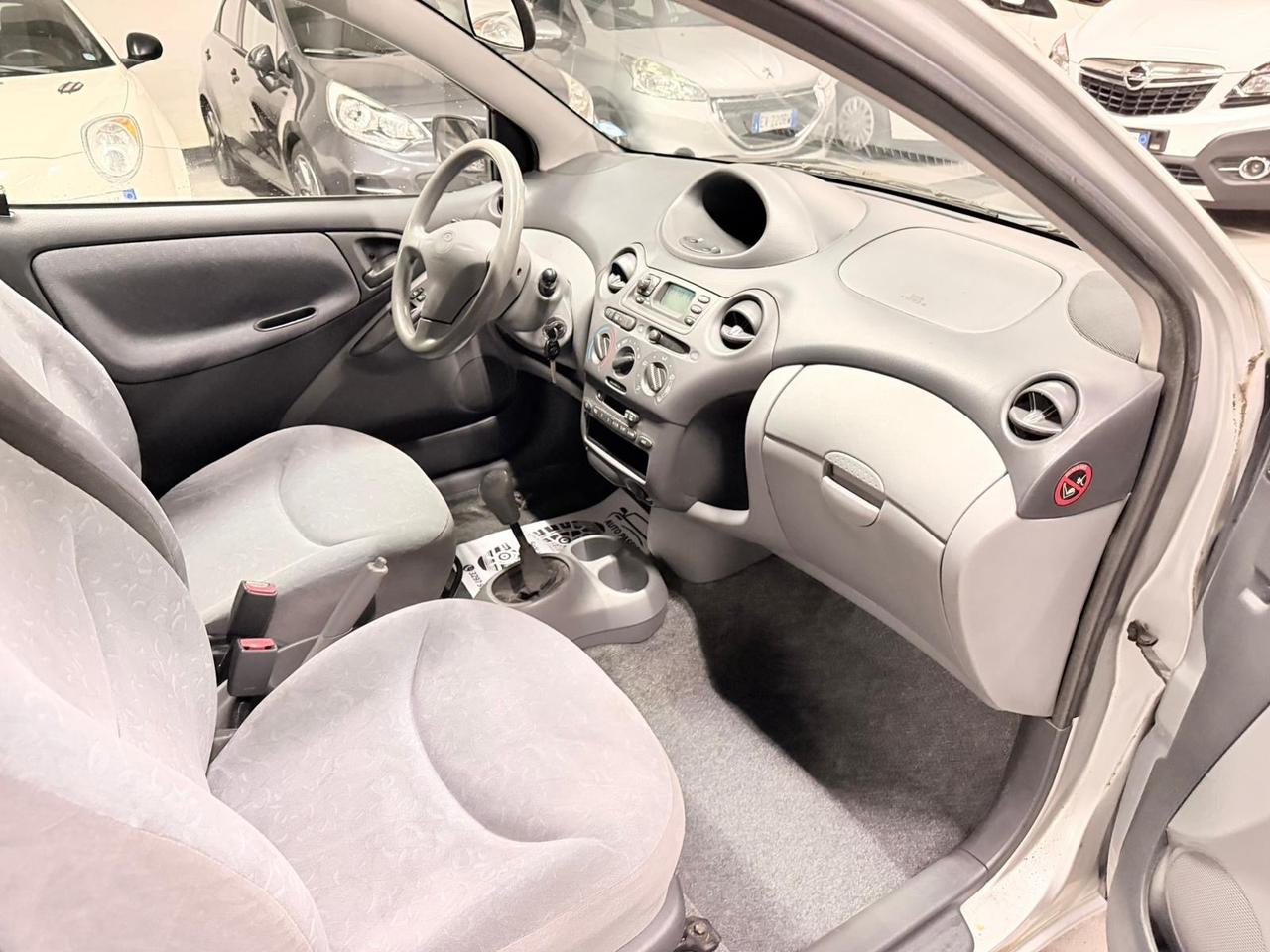 Toyota Yaris 1.0i 16V cat 3 porte Sol