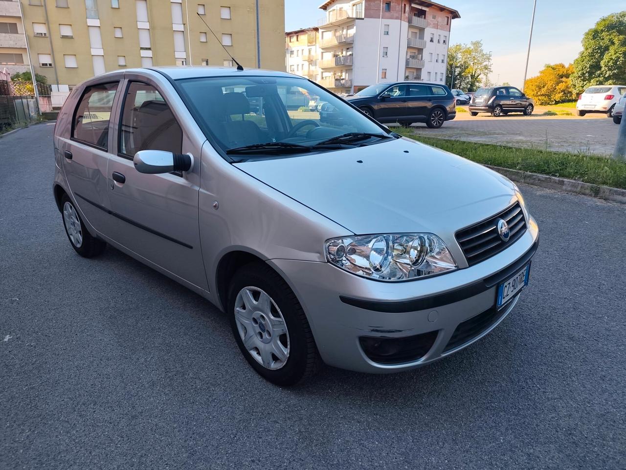 Fiat Punto 1.2 Benz euro 4 60 Milà km 5 p