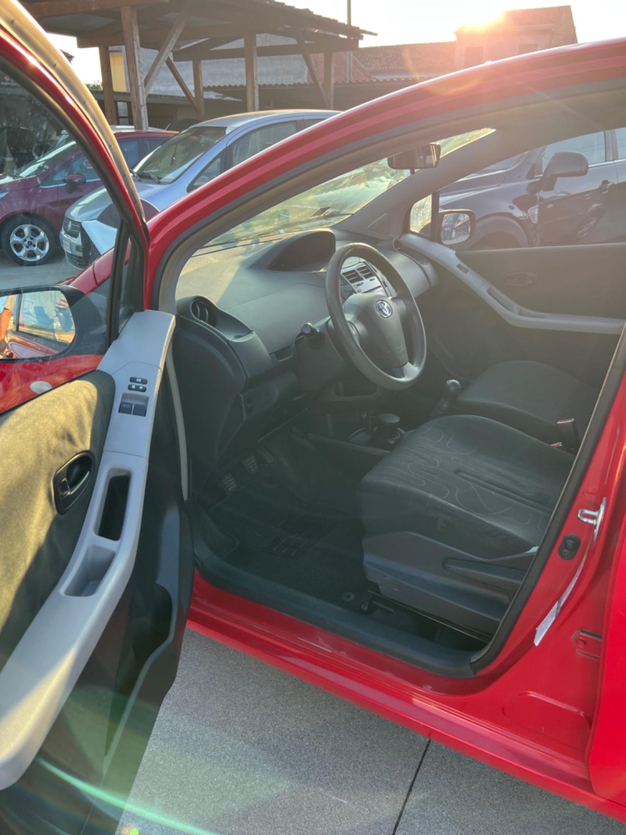 Toyota Yaris 1.0 5 porte