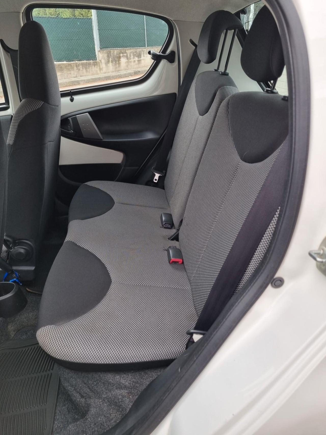 Toyota Aygo 1.0 12V VVT-i 5 porte Lounge Connect MMT