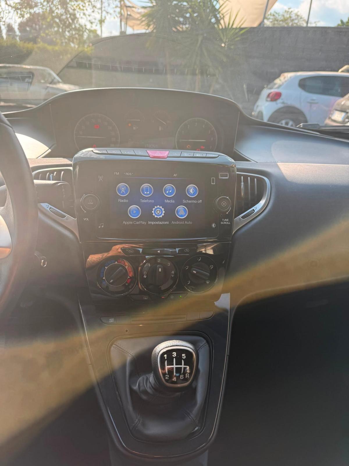 Lancia Ypsilon 1.0 FireFly 5 porte S&S Hybrid Alberta Ferretti