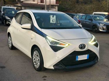 Toyota Aygo Connect 1.0 VVT-i 72CV 5 porte x-business plus cambio automatico