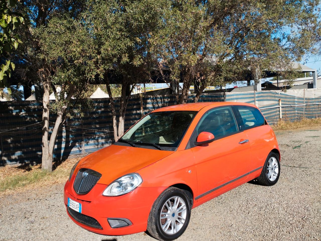 Lancia Ypsilon 1.3 MJT 75 CV Platino