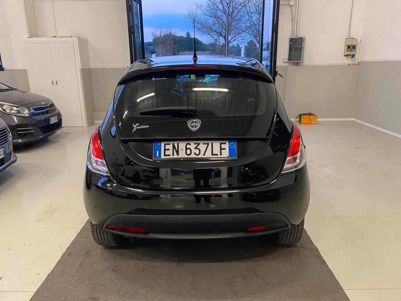 Lancia Ypsilon 1.2 69 CV 5 porte S&S Silver
