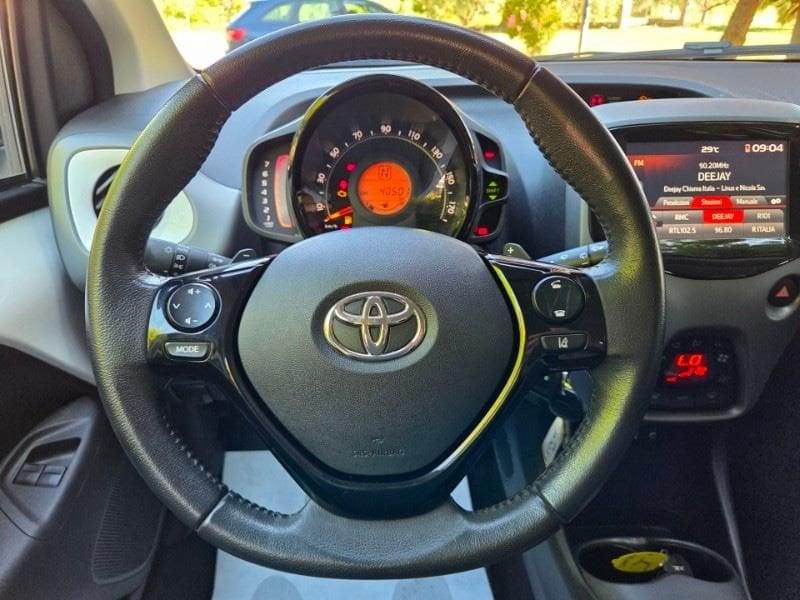 Toyota Aygo 2ª serie Connect 1.0 VVT-i 72 CV 5 porte x-play MMT