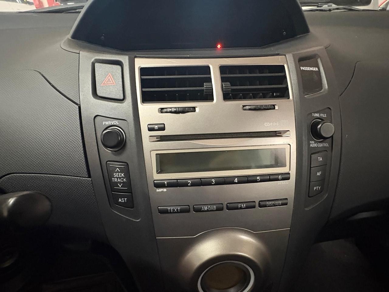 TOYOTA YARIS serie 3 Benz. 1.3 CV 101 EURO 5B Km 87.105 X NEOPATENTATI garanzia 12 mesi