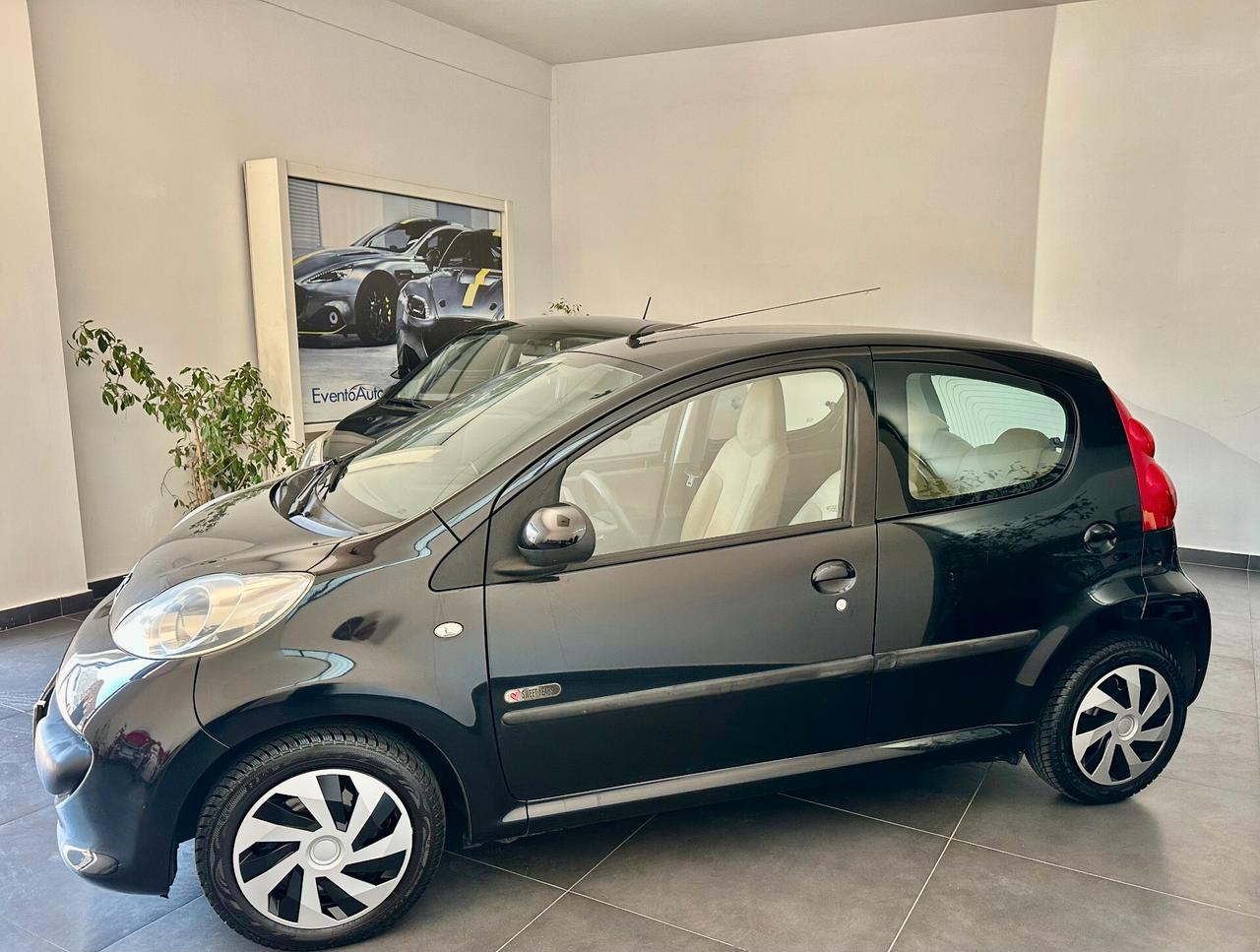 Peugeot 107 1.0 68CV 5p. Sweet Years