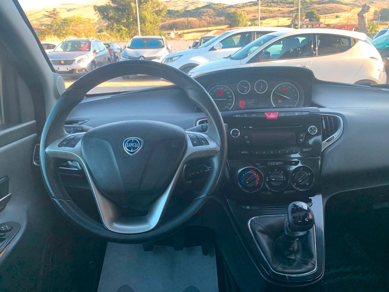 Lancia Ypsilon 1.2 69 CV Platinum 2015 TETTO APRIBILE