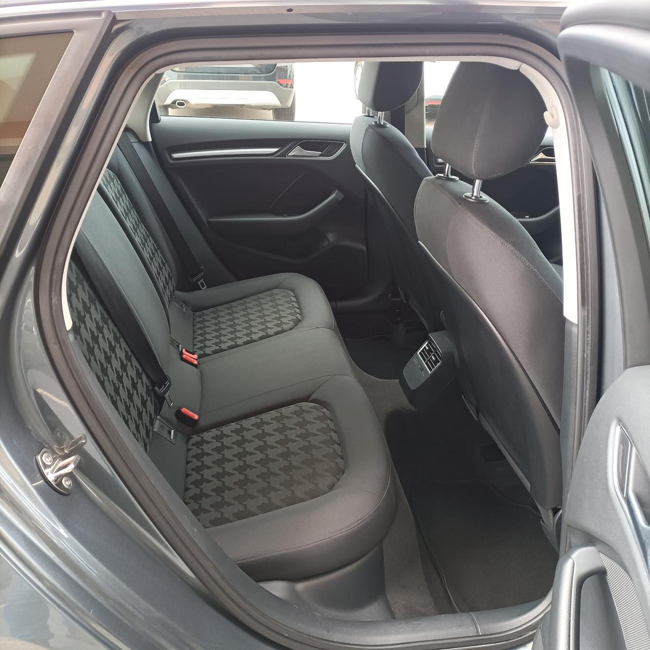 Audi A3 1.6 TDI S tronic Business