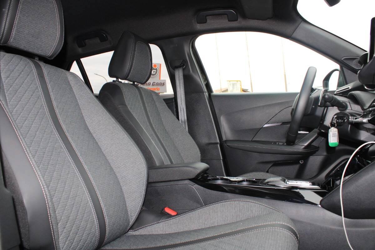 Peugeot 2008 1.2 puretech Allure 130cv AUTO + TELECAMERA A 360°