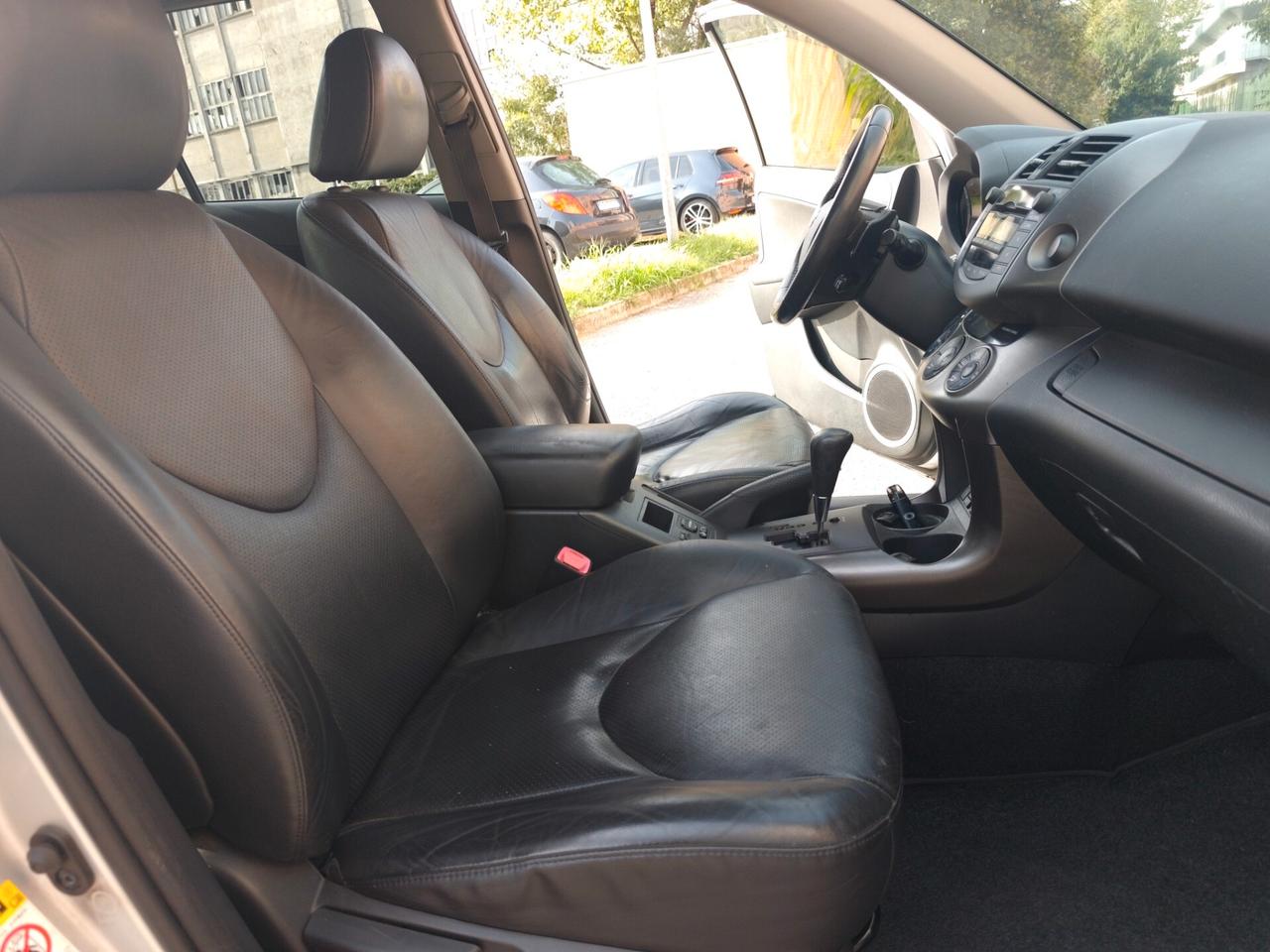Toyota RAV4 4x4 automatico 2.2 D-Cat A/T 150 CV Luxury