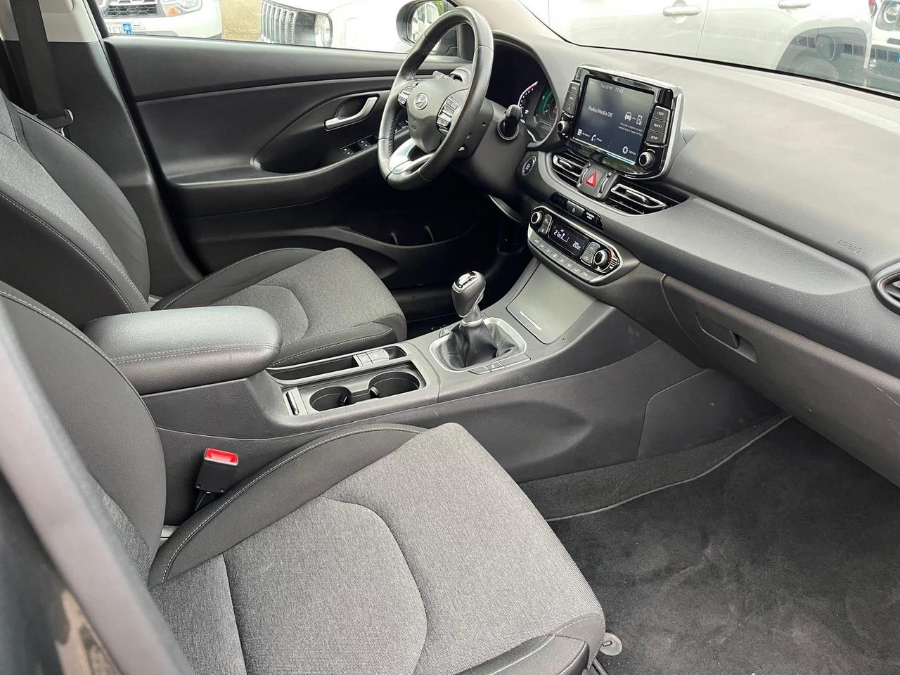Hyundai i30-5p-1.0 hybrid- full-04/2023