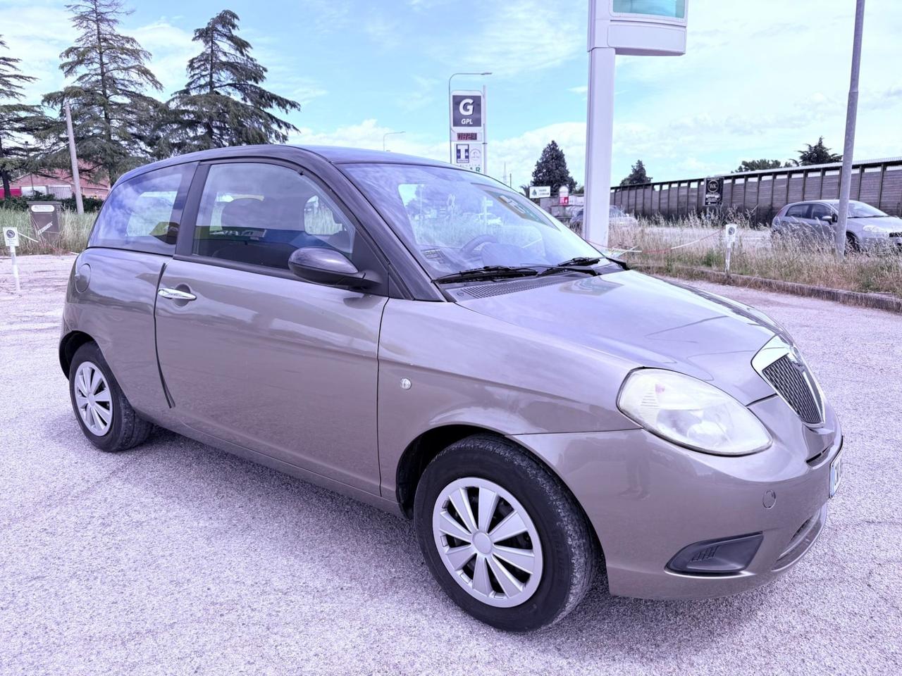 Lancia Ypsilon 1.2 benzina Ok neopatentati