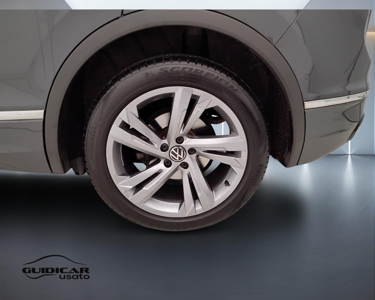 VOLKSWAGEN Tiguan II 2021 - Tiguan 2.0 tdi R-Line 150cv dsg