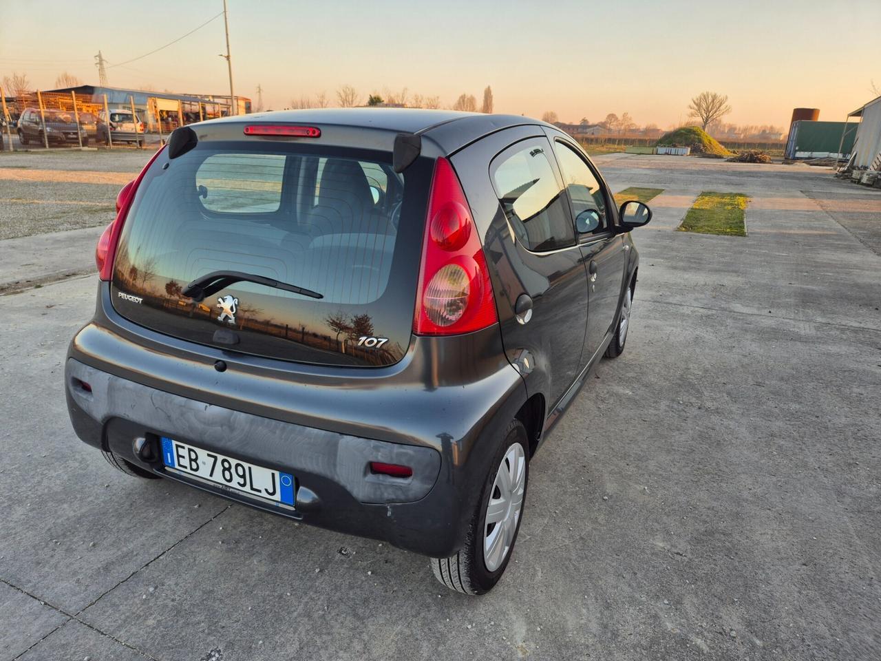 Peugeot 107 1.0 68CV 5p. Desir