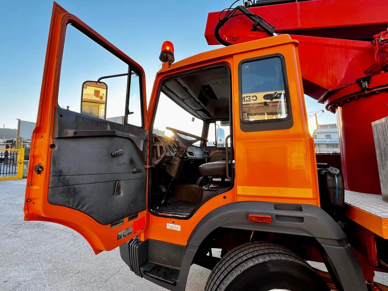 PIATTAFORMA AEREA IVECO 145-17 CESTELLO H. 20MT – SCALIFICIO RIMINESE