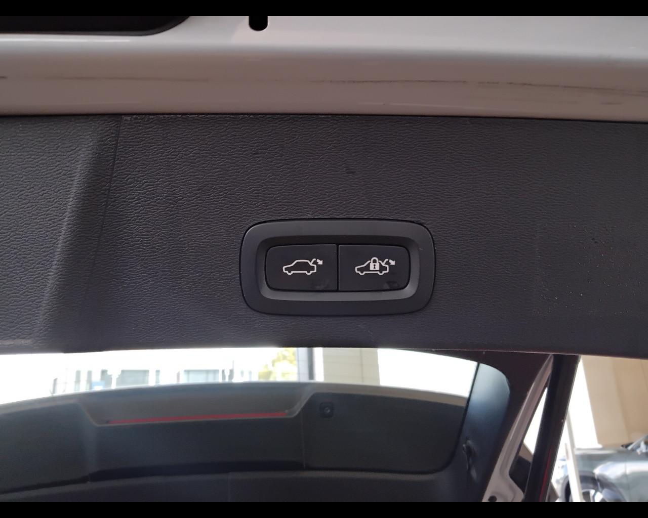 VOLVO XC40 - XC40 1.5 t2 Momentum Pro auto my21