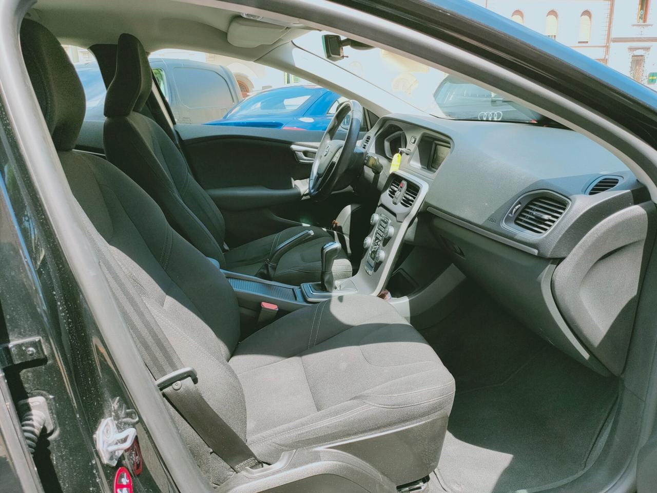 Volvo V40 D2 Kinetic Neopatentati