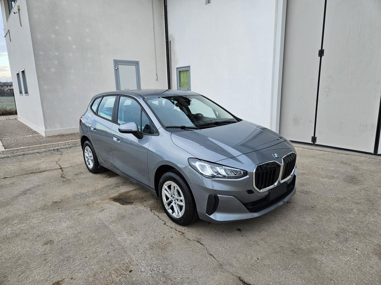 BMW 220 i Active Tourer mhev 48V MOTORE KO