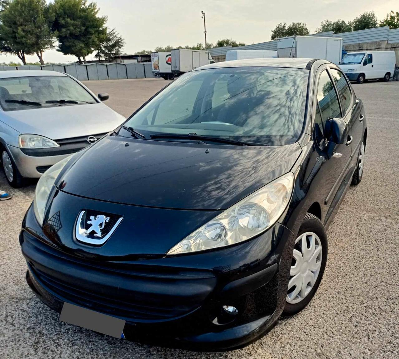 Peugeot 207 1.4 8V 75CV 5p. X Line