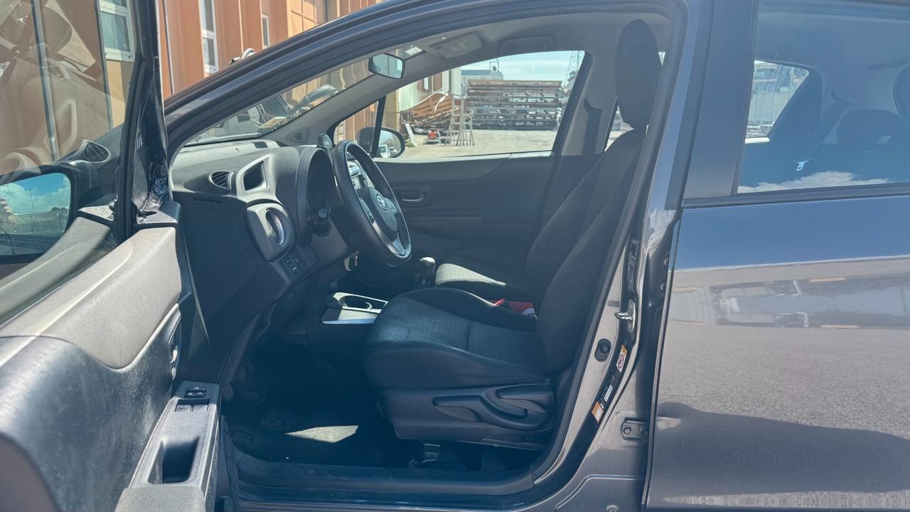 TOYOTA YARIS 1.0B 69CV - 2014