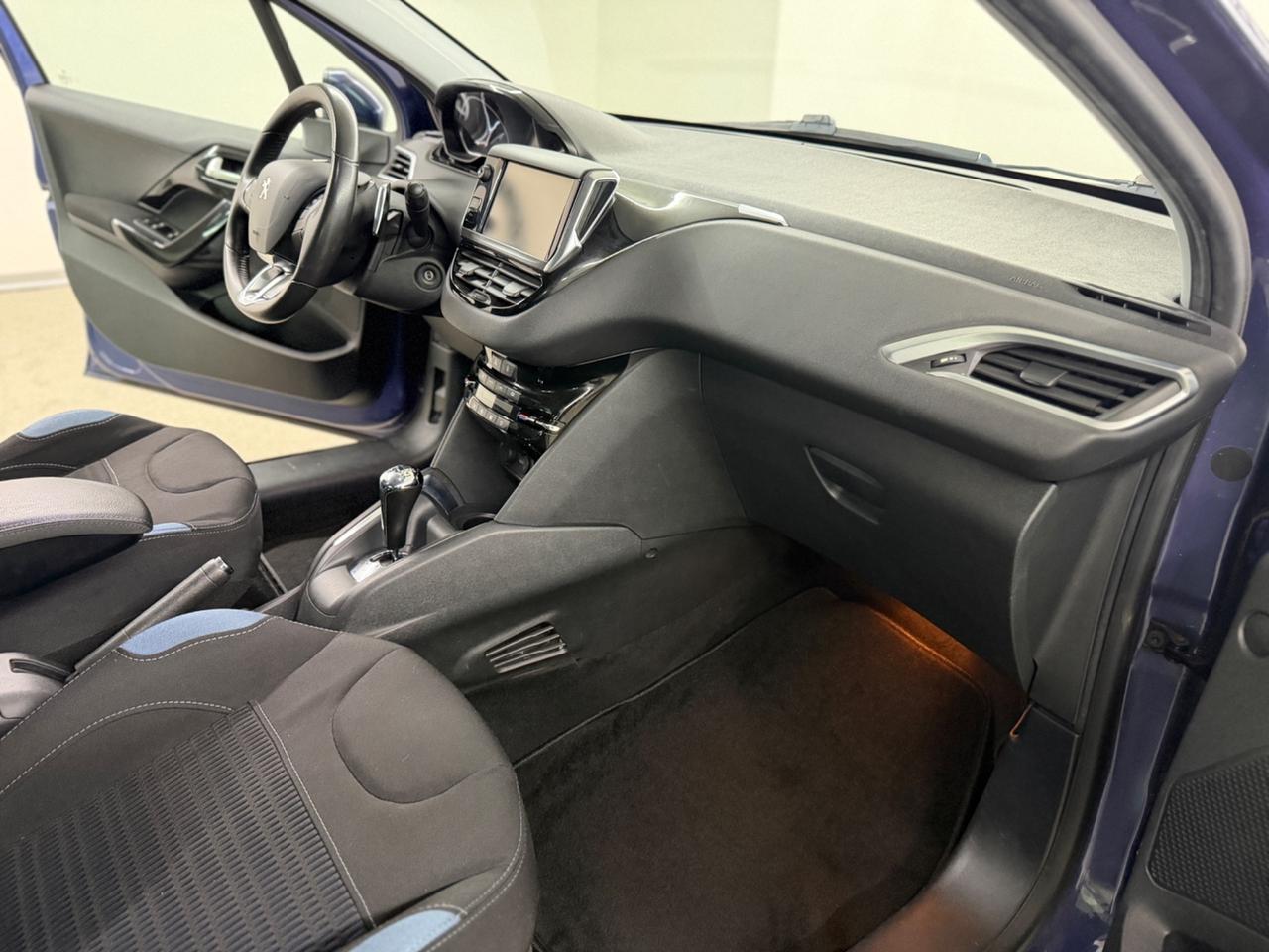 PEUGEOT 208 (anno 2015)
