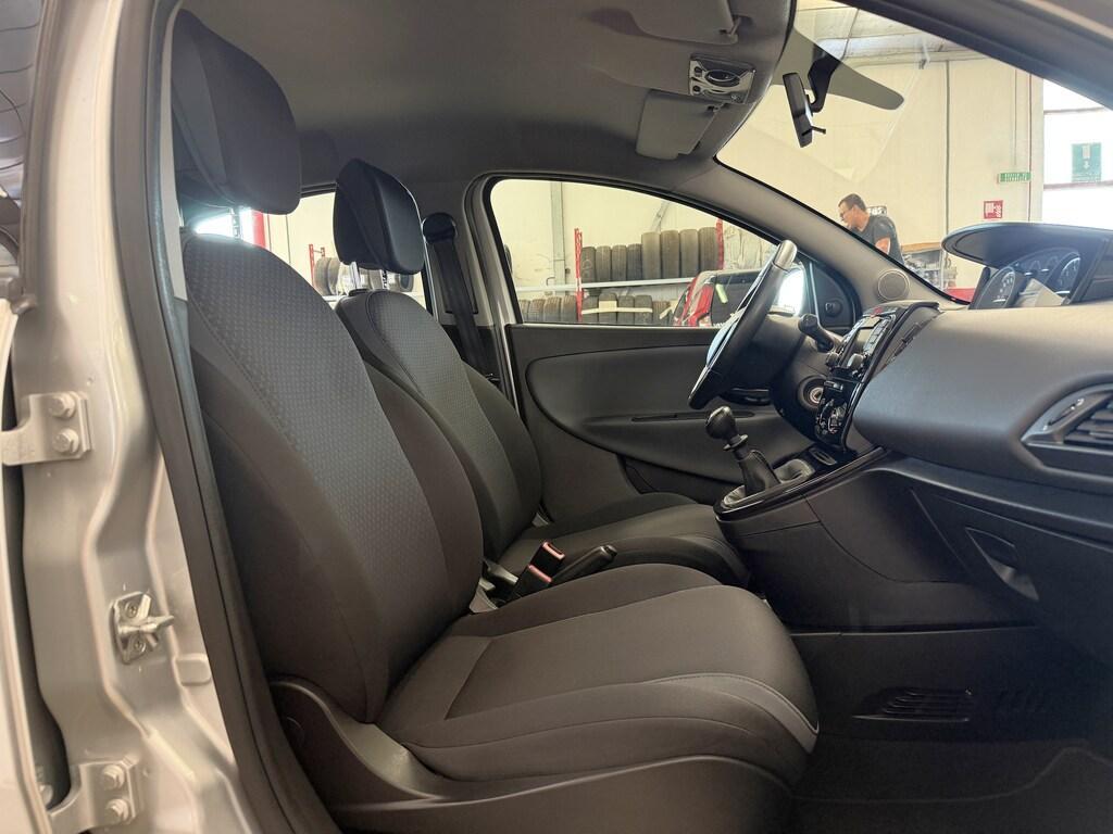 Lancia Ypsilon 5 Porte 1.2 Silver