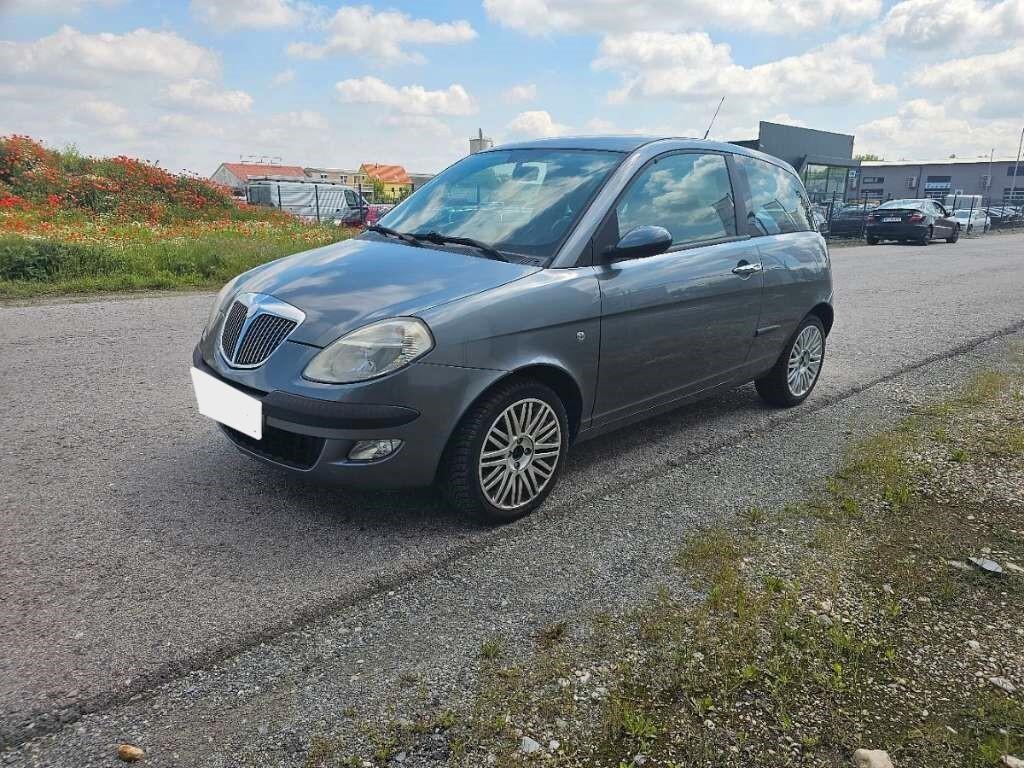 Lancia Y