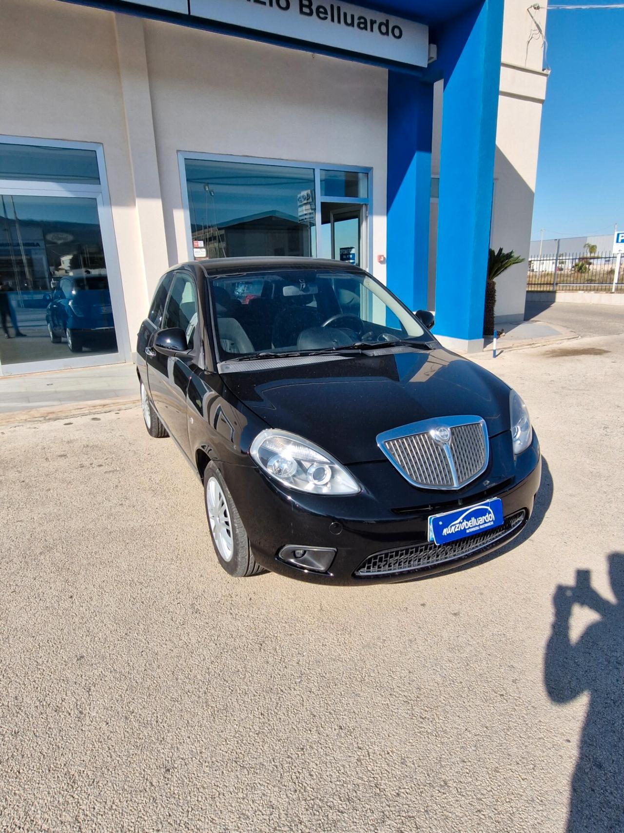 Lancia Ypsilon 1.3 MJT 75 CV New Oro