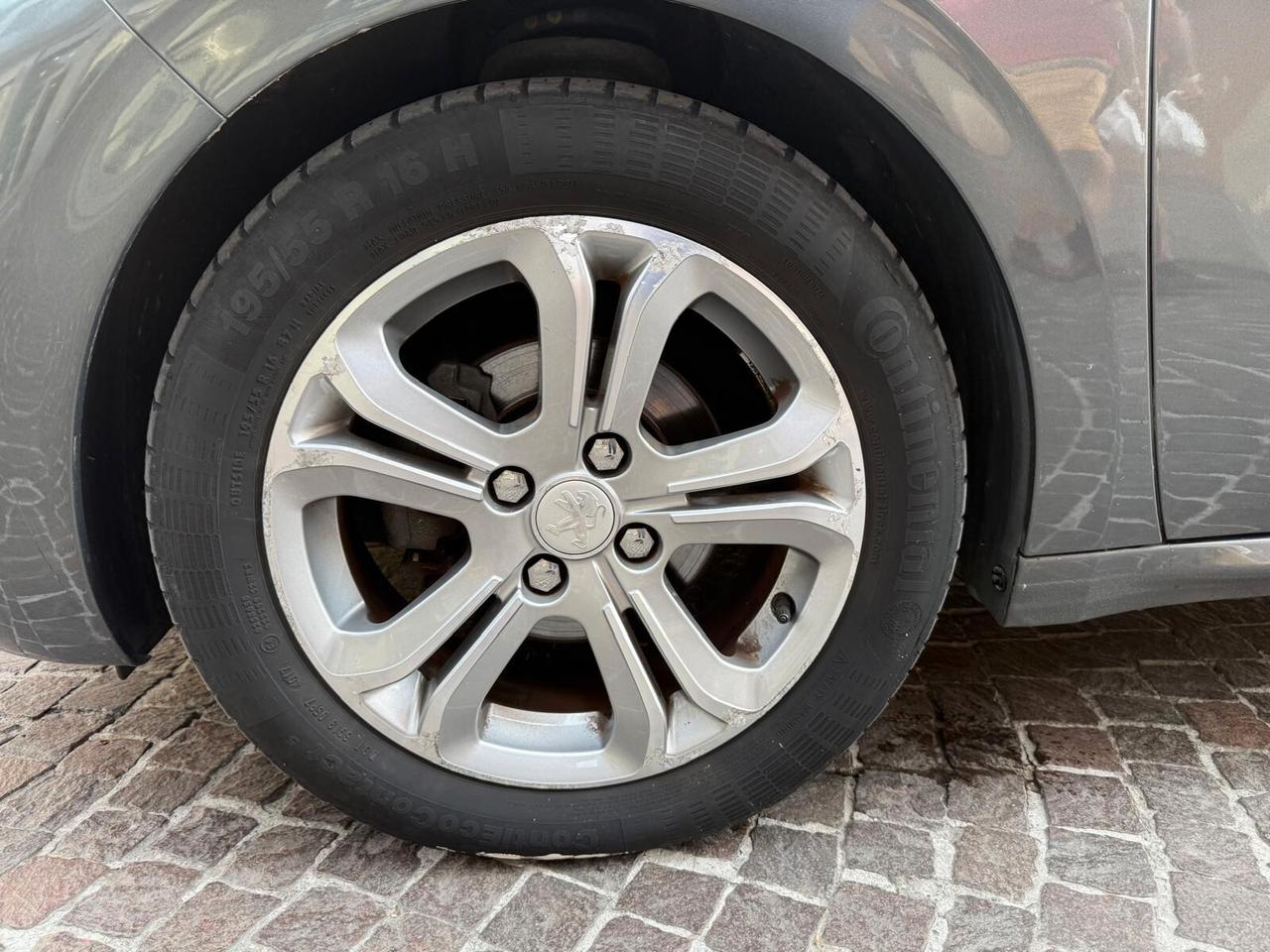 Peugeot 208 1.6 e-HDi 115 CV Stop&Start 5 porte Allure GRANDINATA