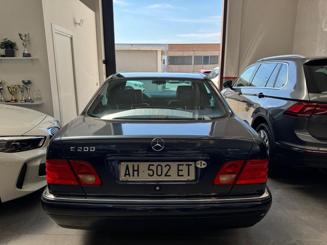Mercedes-benz E 200 E 200 cat Classic