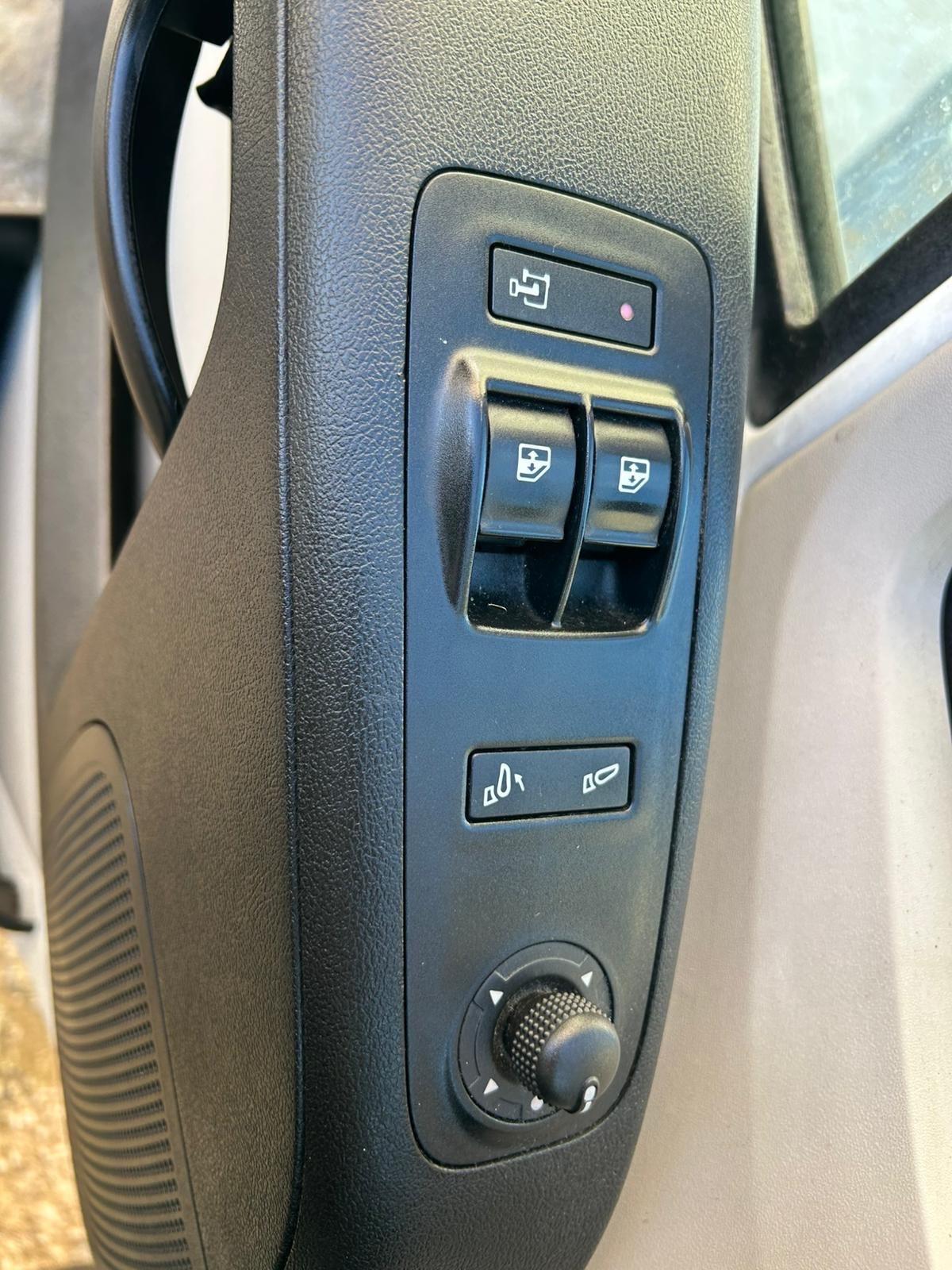 Peugeot Boxer 330 2.0 BlueHDi PC Cabinato