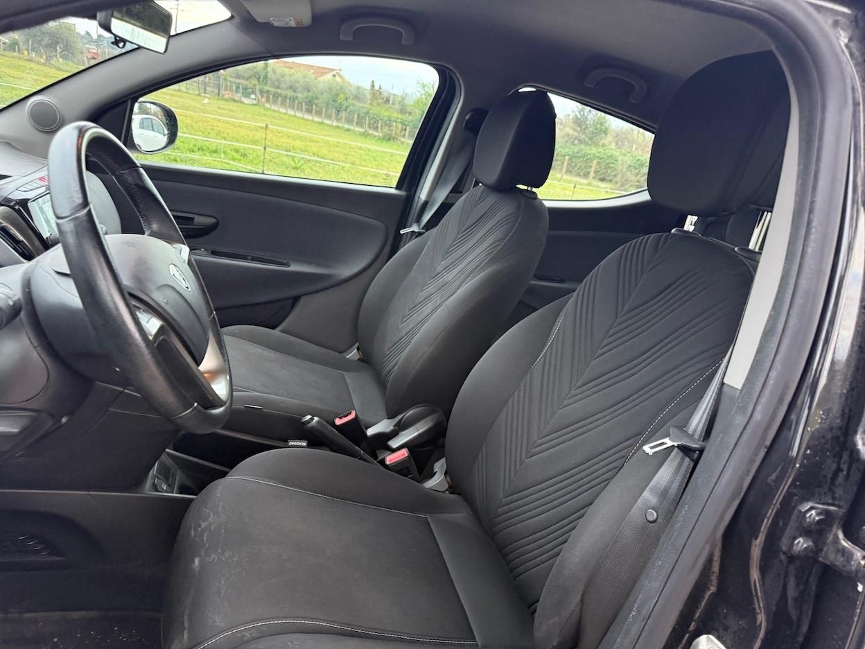 Lancia Ypsilon 1.0 FireFly 5 porte S&S Hybrid Gold