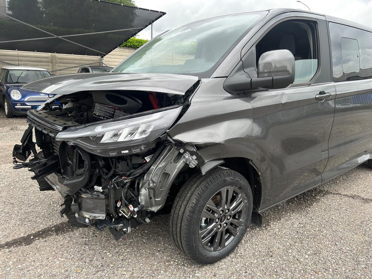 Ford Tourneo Custom Ibrido Plug-in 9 POSTI