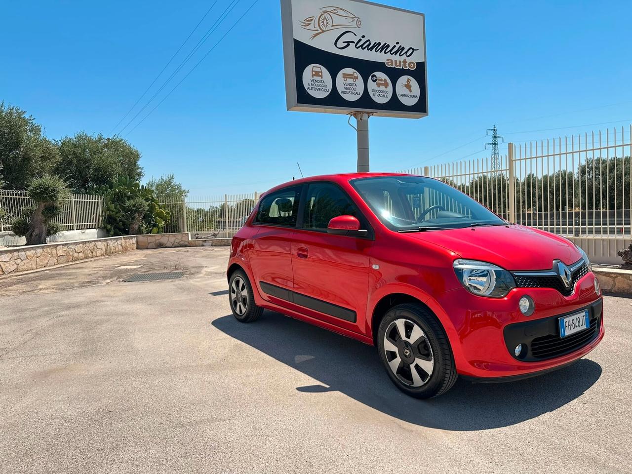 RENAULT TWINGO SCe Lovely 1.0