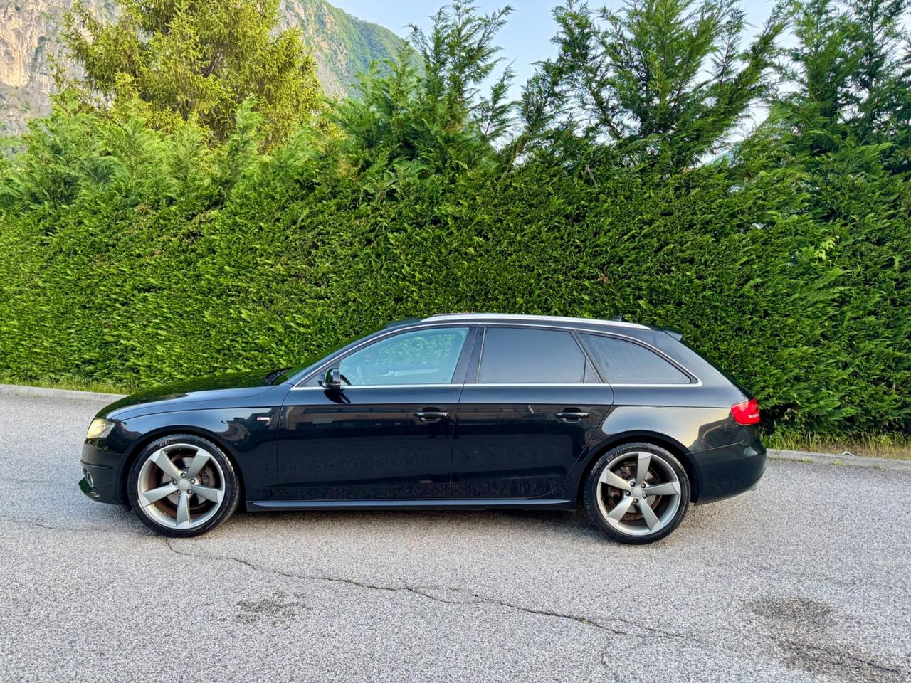 Audi A4 S-LINE QUATTRO