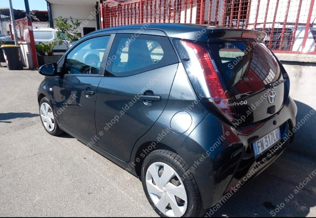 Toyota Aygo 1.0 VVT-i 69 CV 5 porte x-play TSS