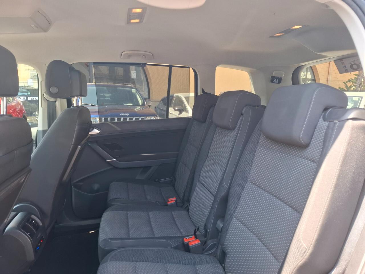 Volkswagen Touran 2.0 TDI 115 CV DSG 7 POSTI!