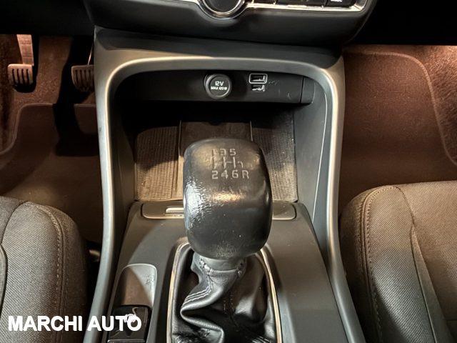 VOLVO XC40 T2 Momentum Pro