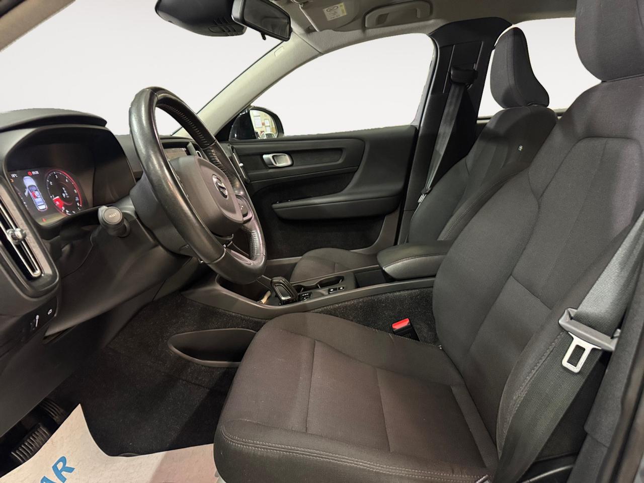 VOLVO XC40 2.0 d3 Momentum Core auto