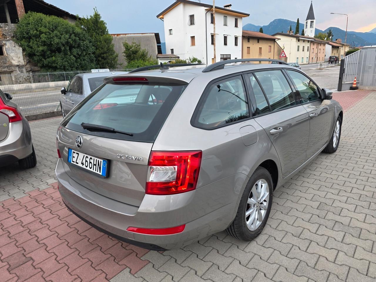 Skoda Octavia 1.6 TDI CR 105CV DSG full