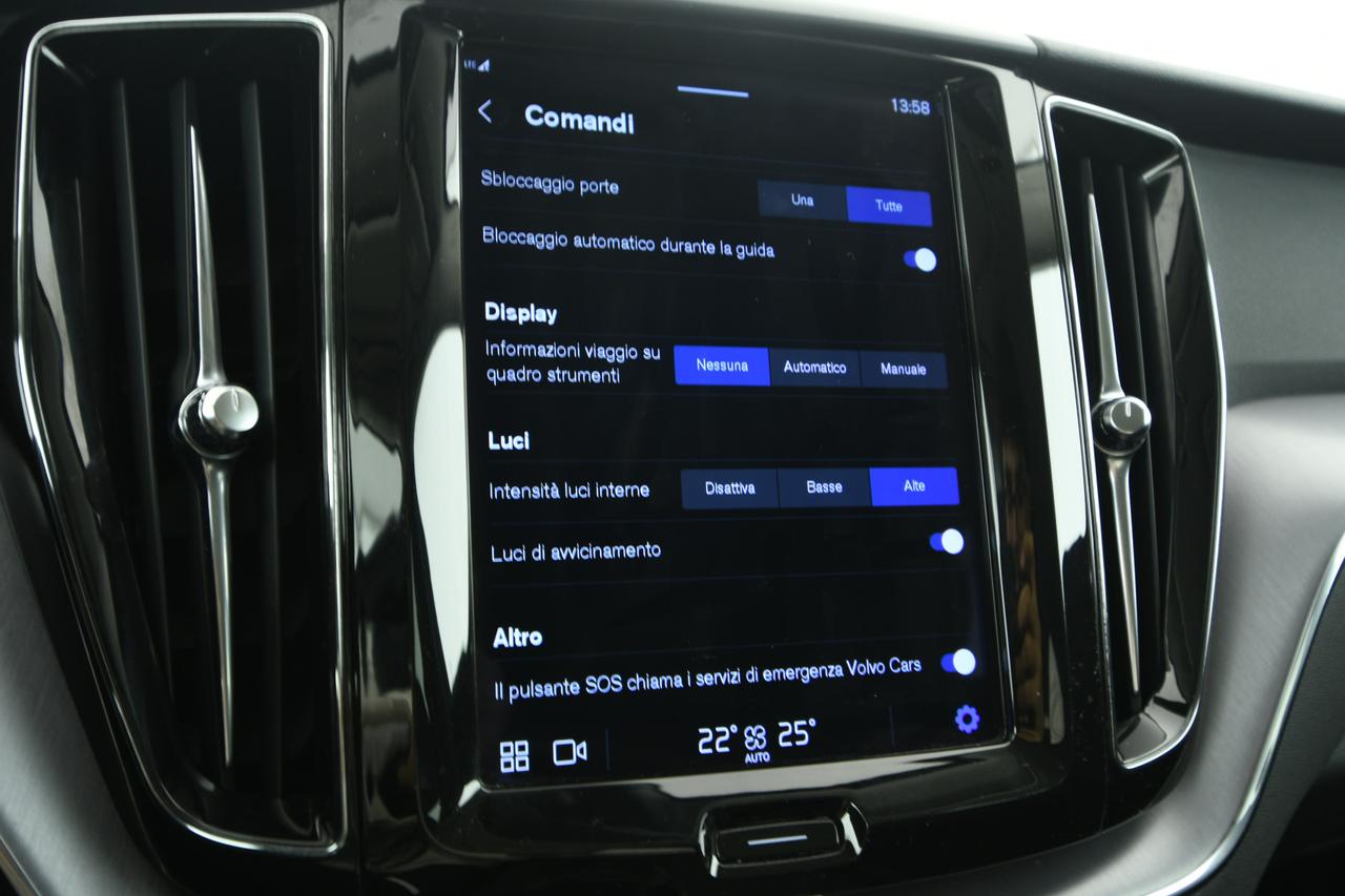 VOLVO XC60 2.0 b4 Momentum Pro awd auto CAMERA+C18"