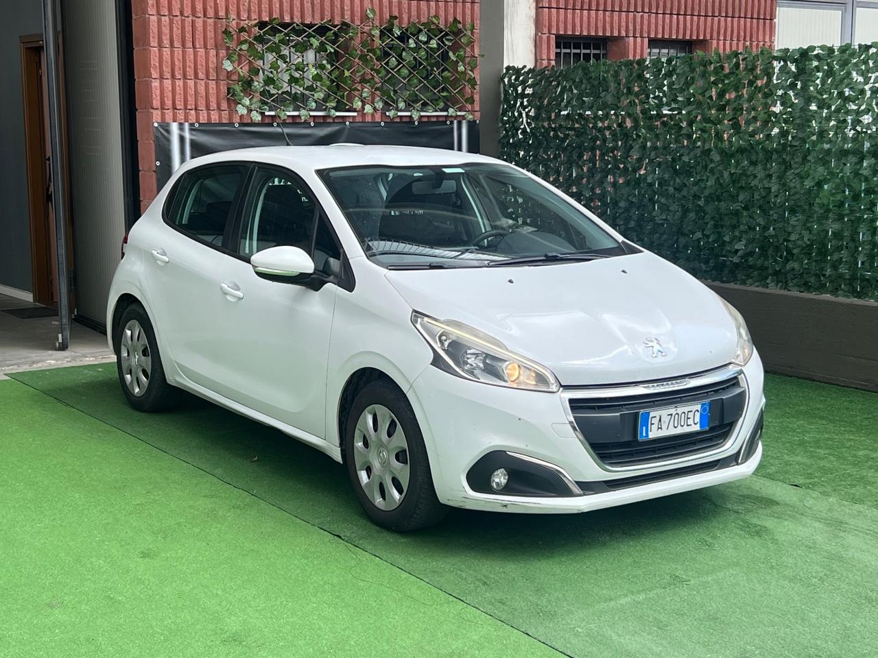 Peugeot 208 1.4 HDi 68 CV 5 porte Allure