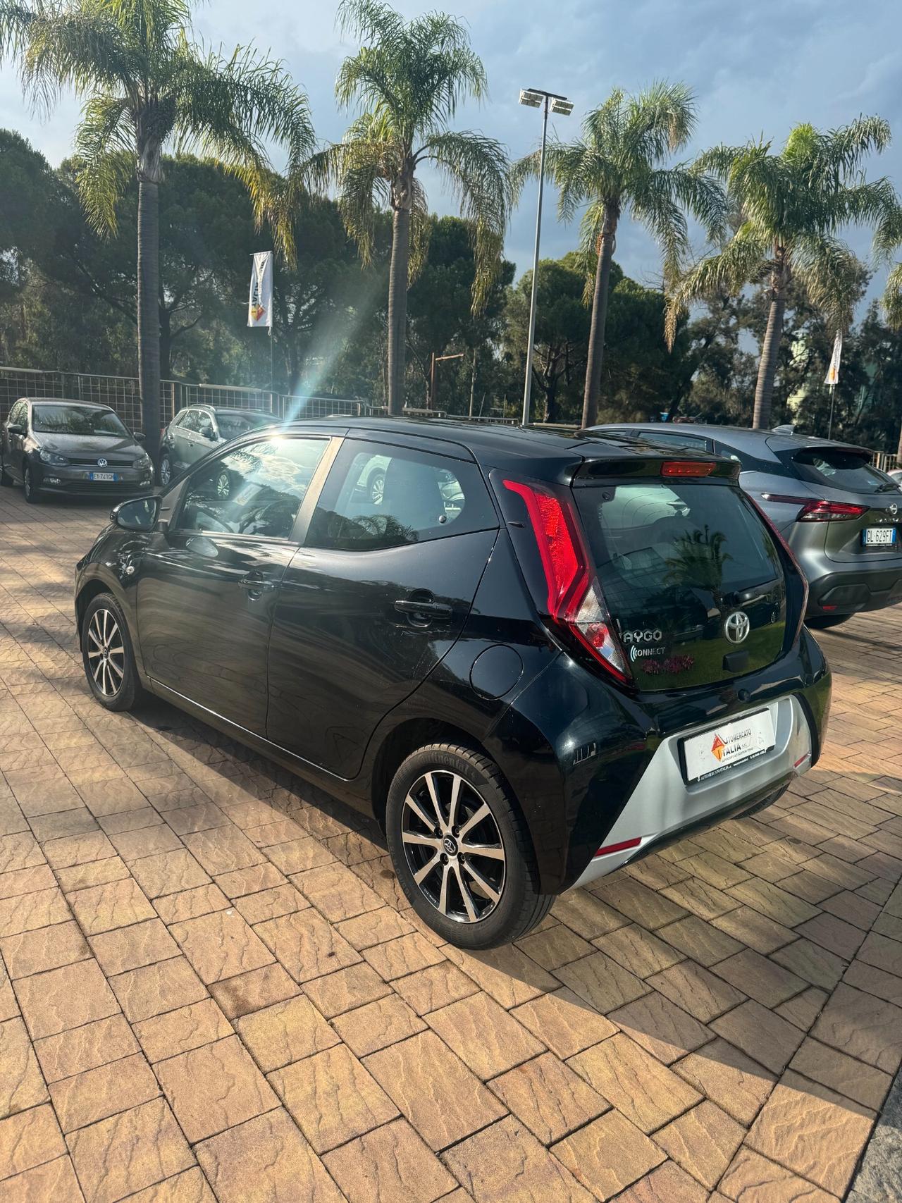 Toyota Aygo Connect 1.0 VVT-i 72 CV 5 porte x-clusiv