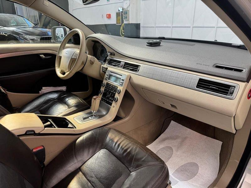 Volvo XC70 XC70 2.4 d5 Momentum awd 185cv