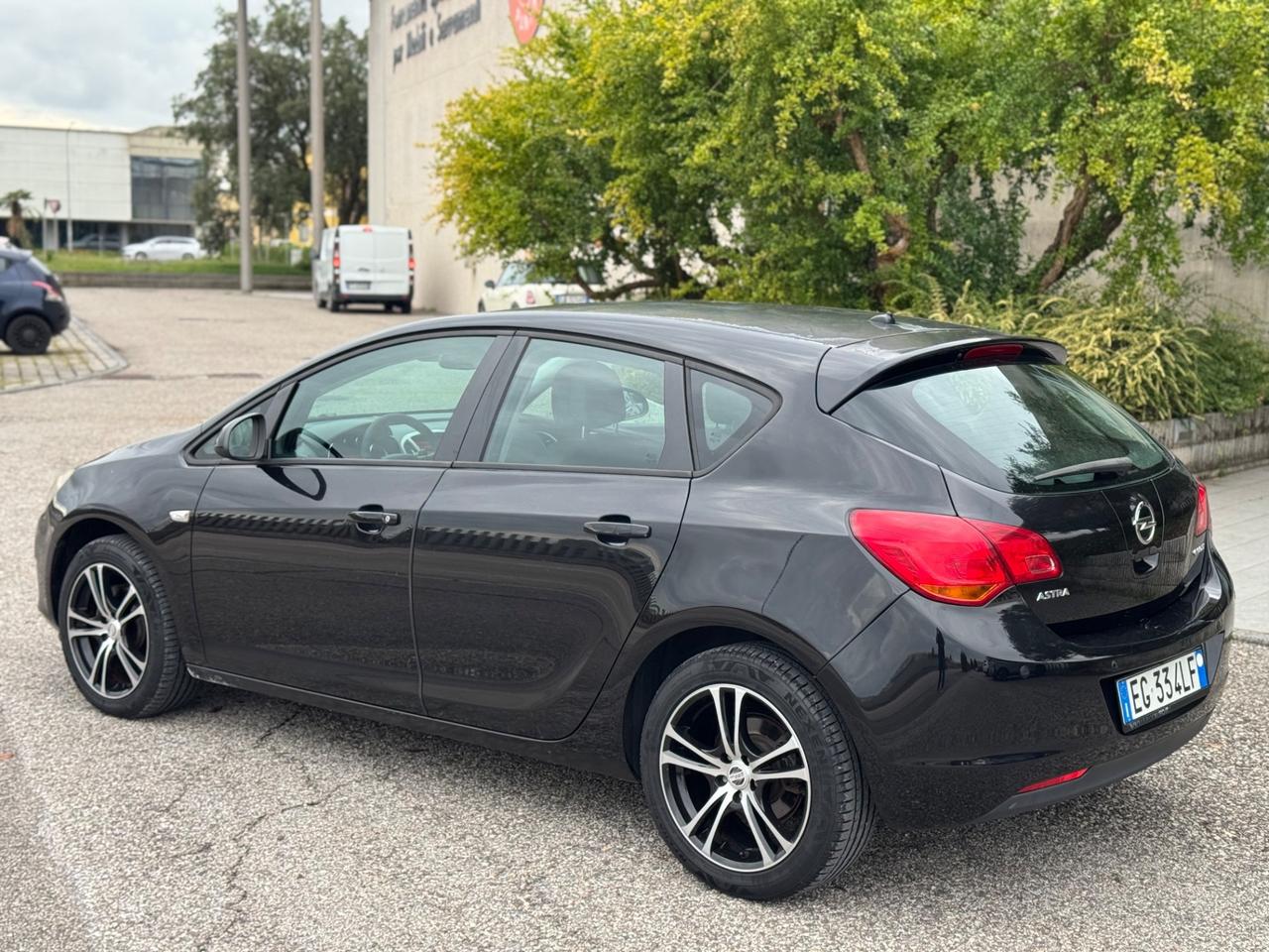 Opel Astra 1.3 CDTI 95CV 5 porte Cosmo