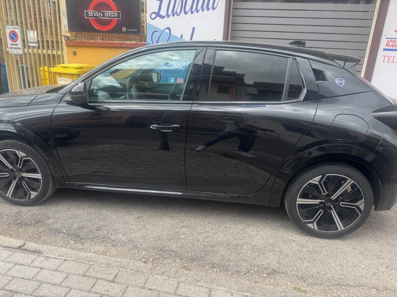 Lancia Ypsilon Hybrid e-DCT Edizione Cassina