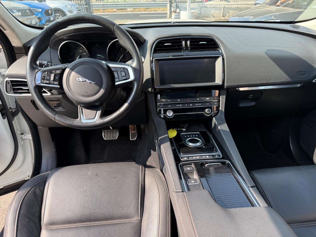 Jaguar F-Pace 2.0 D 180 CV AWD aut. Prestige