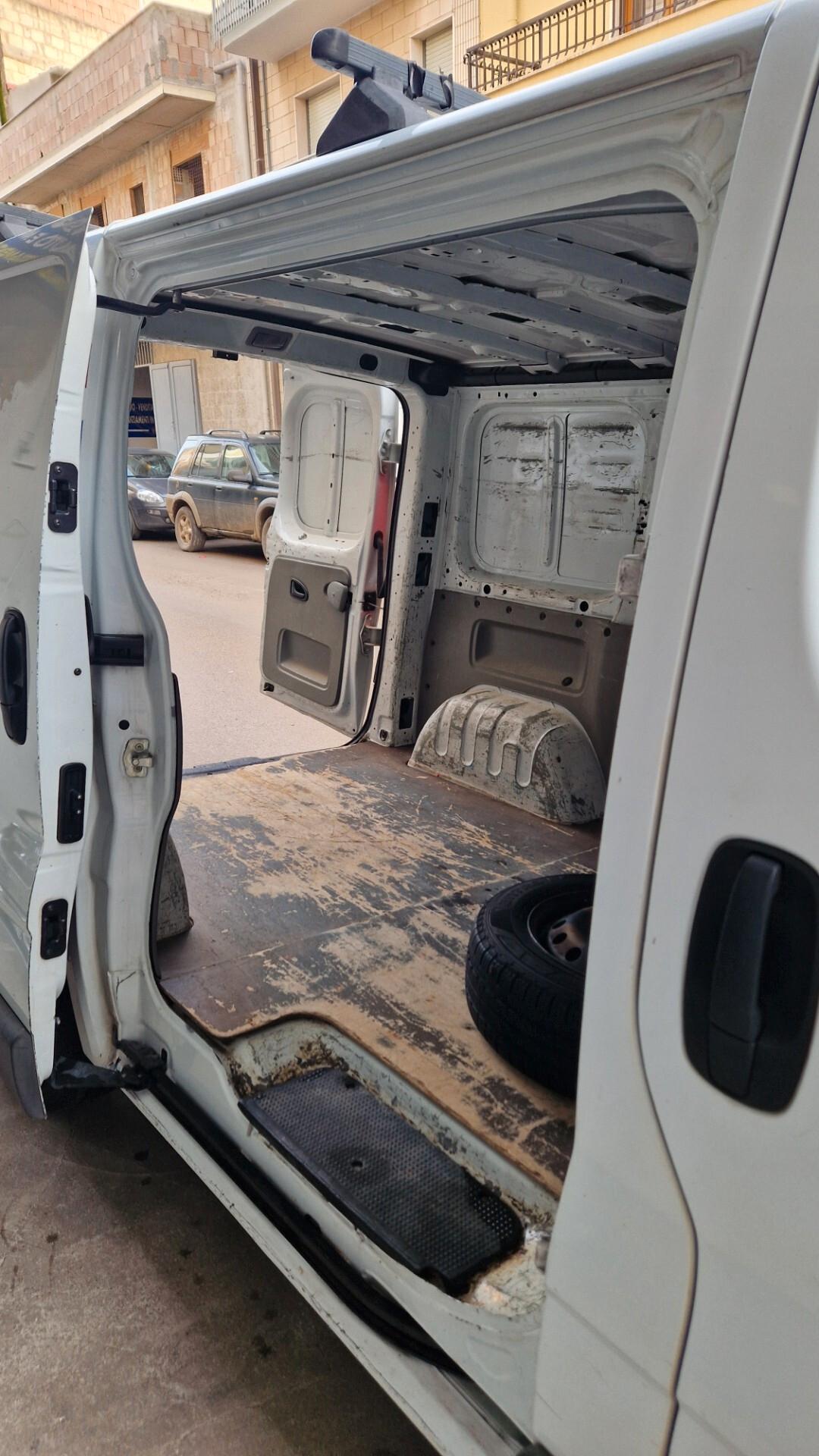 Opel Vivaro 27 2.0d 114cv L1H1