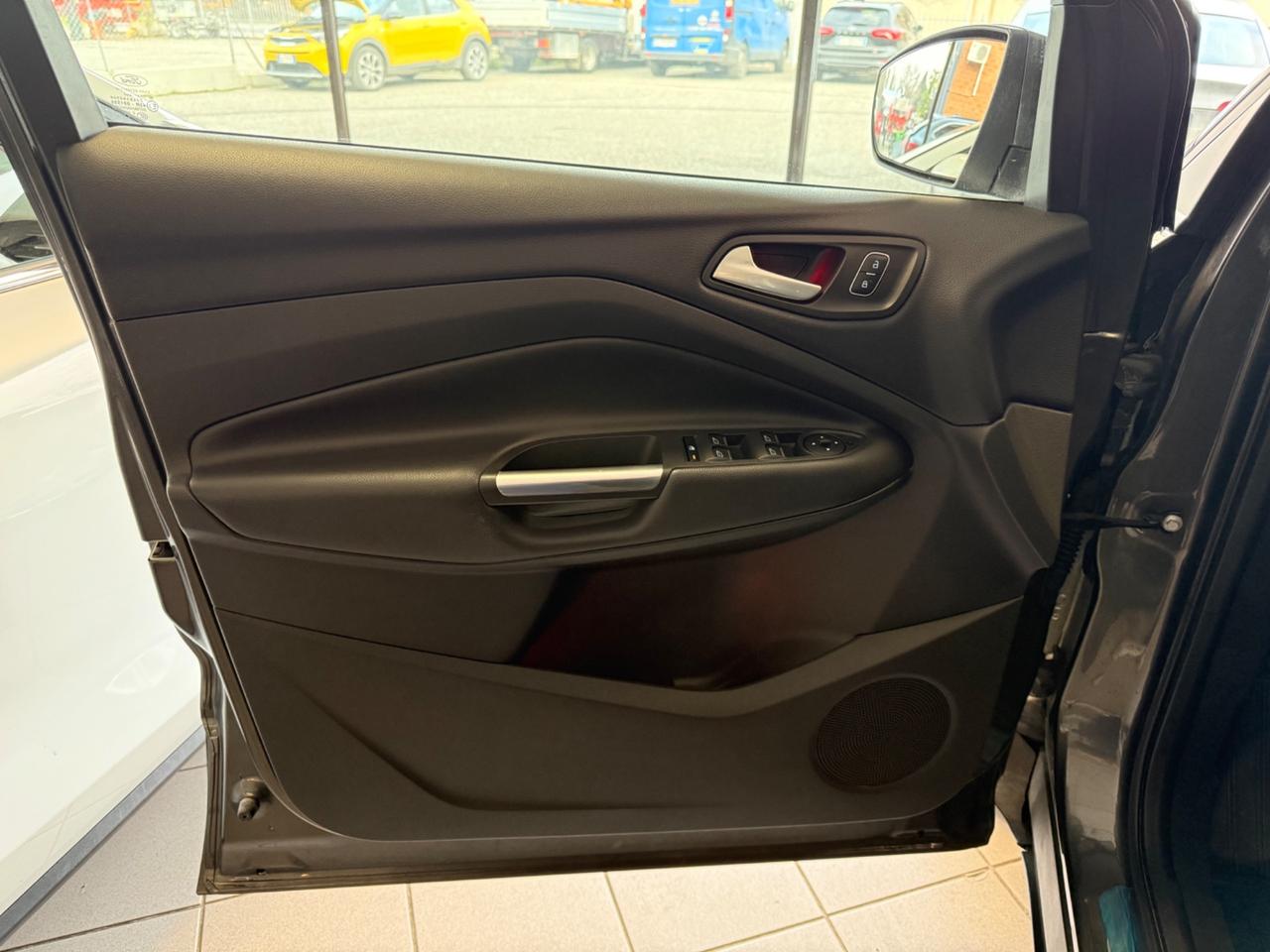 Ford Kuga 1.5 TDCI 120 CV S&S 2WD Titanium